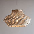 Lampada a sospensione in rattan intrecciato a onde con cavo bianco